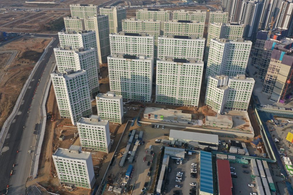 아파트 공사 순서의 마지막 단계, 외부 마감이 끝난 대단지 아파트 항공사진
